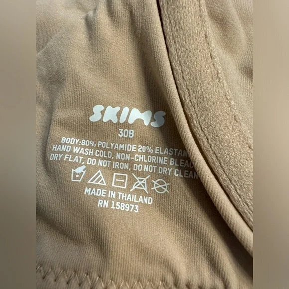 SKIMS FITS EVERYBODY
UNLINED DEMI BRA - Picture 5 of 10